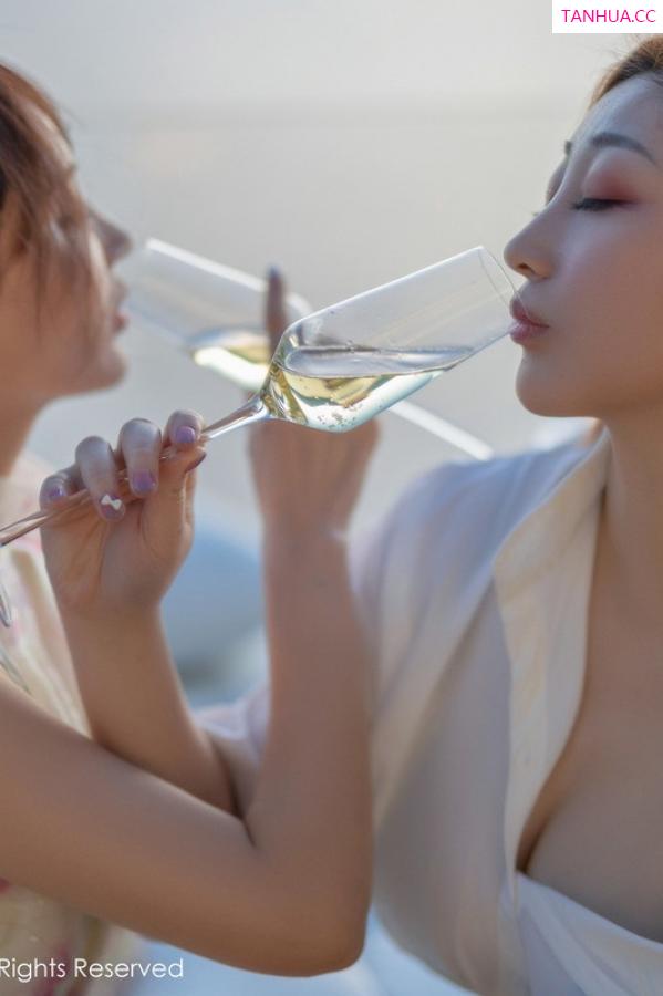 周妍希 奶瓶土肥圆 [XiuRen]高清写真图 2022.10.21 No.5743 奶瓶土肥圆矮挫丑黑穷 美腿短裙第9张图片